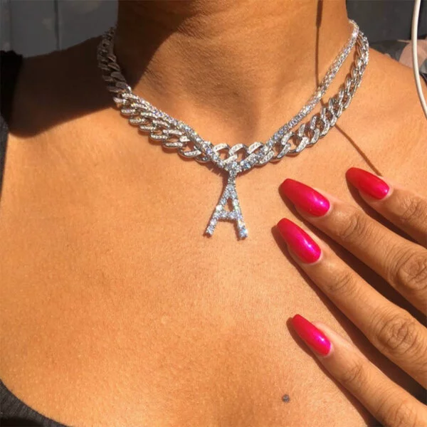 Pakabukas grandinėlė su abėcėlės raidėmis Pakabukas grandinėlė su abėcėlės raidėmis