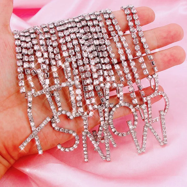 Pakabukas grandinėlė su abėcėlės raidėmis raidžių pavyzdžiai Pakabukas grandinėlė su abėcėlės raidėmis raidžių pavyzdžiai