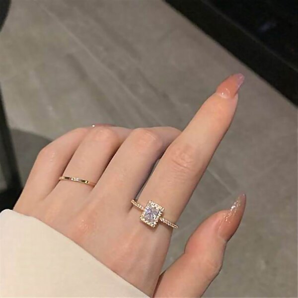 Prabangus spindintis žiedas su mažu kristalu-2 Prabangus spindintis žiedas su mažu kristalu-2