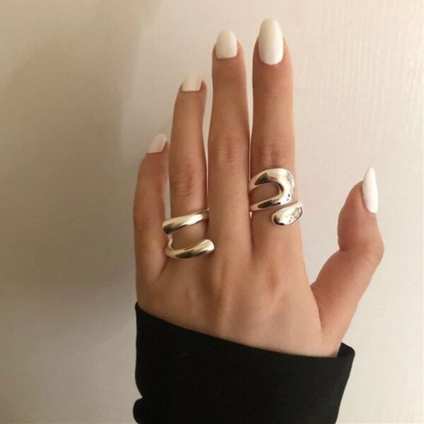 Sidabrinis minimalistinis unikalios formos žiedas