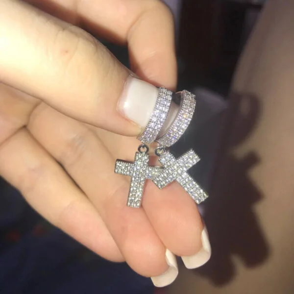 Stilingi kryžiaus formos kabantys auskarai Spalva Sidabrinė 1-2 Stilingi kryžiaus formos kabantys auskarai Spalva Sidabrinė 1-2