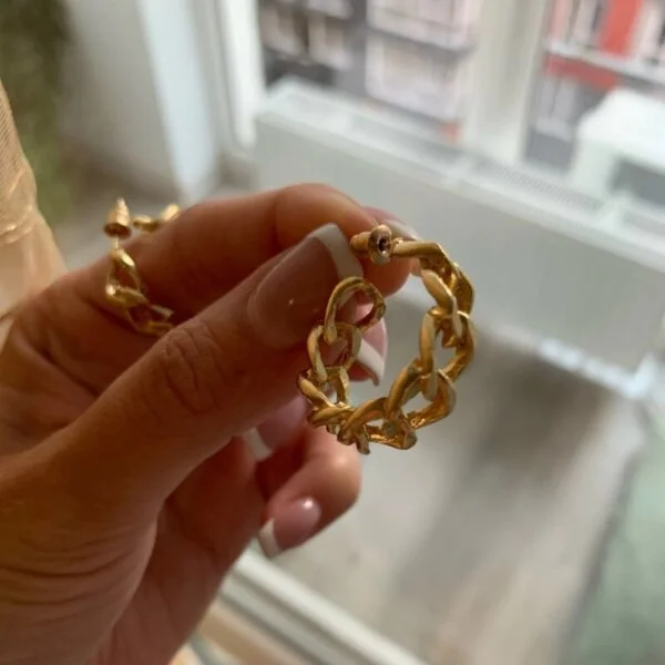 Auksinės spalvos dideli ovalo formos auskarai-1 Auksinės spalvos dideli ovalo formos auskarai-1