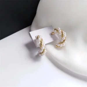 Auksinės spalvos ovalo formos auskarai papuošti mažais perliukais-4