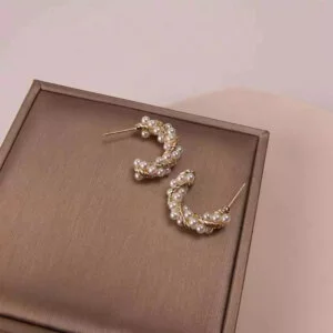 Auksinės spalvos ovalo formos auskarai papuošti mažais perliukais-5