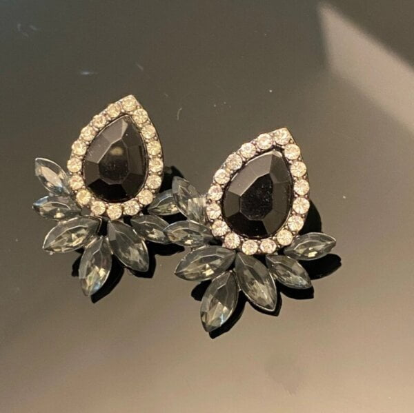 Dirbtinio brangakmenio juodos spalvos auskarai-4 Dirbtinio brangakmenio juodos spalvos auskarai-4