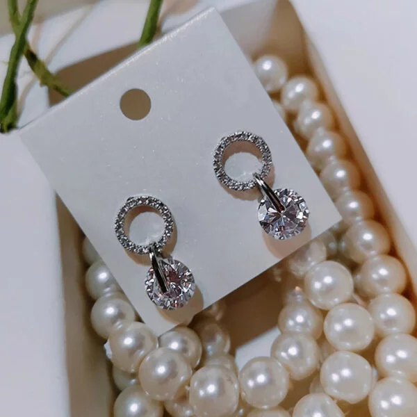 Korėjietiško stiliaus apvalios formos minimalistiniai auskarai su kubinio cirkonio kristalais-2 Korėjietiško stiliaus apvalios formos minimalistiniai auskarai su kubinio cirkonio kristalais-2