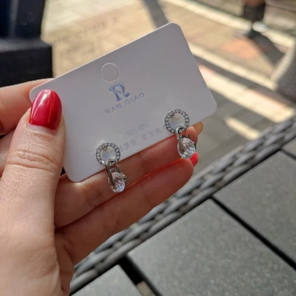 Korėjietiško stiliaus apvalios formos minimalistiniai auskarai su kubinio cirkonio kristalais-6 Korėjietiško stiliaus apvalios formos minimalistiniai auskarai su kubinio cirkonio kristalais-6