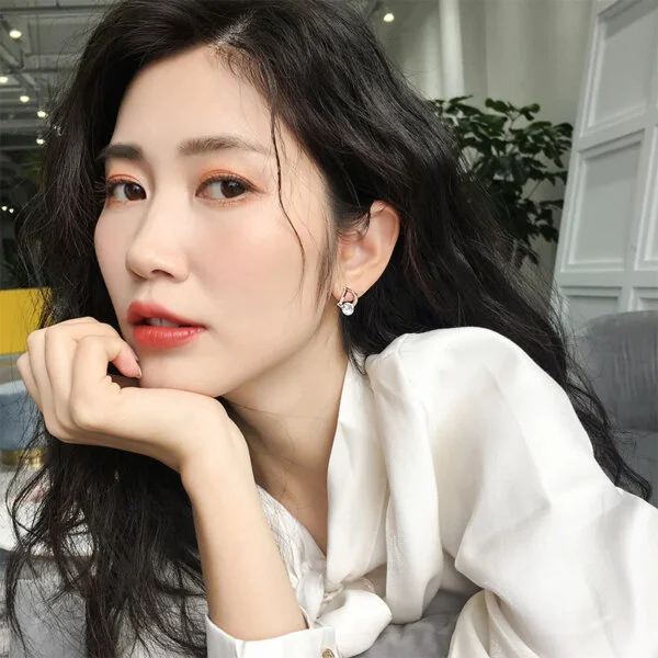 auskarai-letter-asymmetric-stud-earrings-03 auskarai-letter-asymmetric-stud-earrings-03