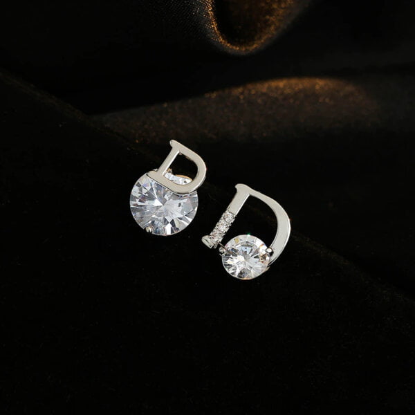 auskarai-letter-asymmetric-stud-earrings-05 auskarai-letter-asymmetric-stud-earrings-05