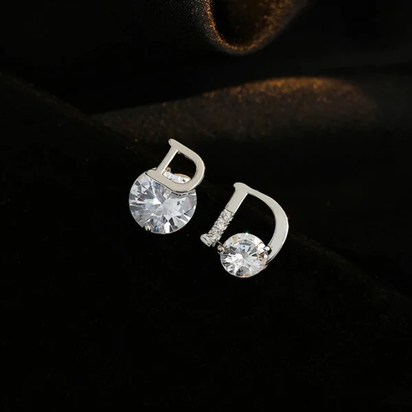 auskarai-letter-asymmetric-stud-earrings-05 auskarai-letter-asymmetric-stud-earrings-05