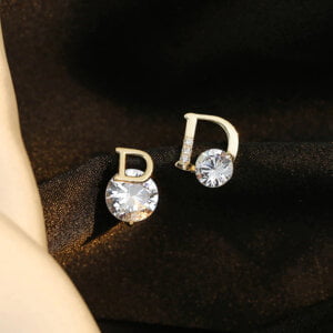 auskarai-letter-asymmetric-stud-earrings-06