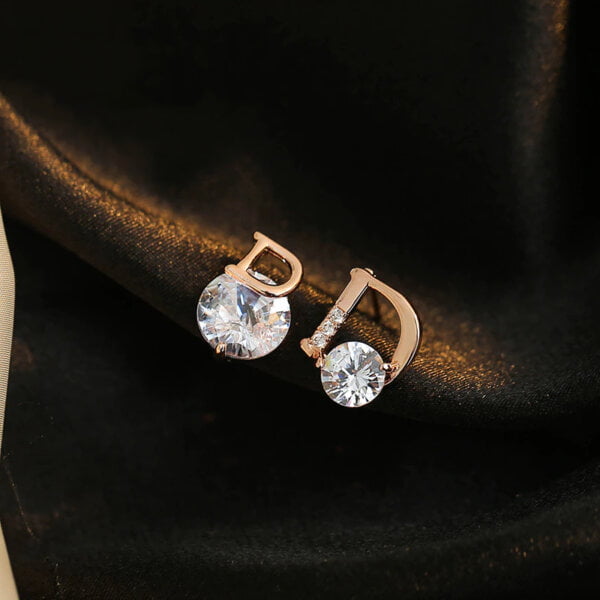 auskarai-letter-asymmetric-stud-earrings-07 auskarai-letter-asymmetric-stud-earrings-07