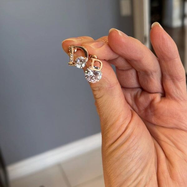 auskarai-letter-asymmetric-stud-earrings-10 auskarai-letter-asymmetric-stud-earrings-10