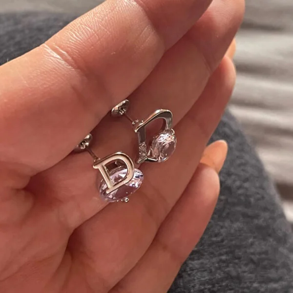 auskarai-letter-asymmetric-stud-earrings-11 auskarai-letter-asymmetric-stud-earrings-11