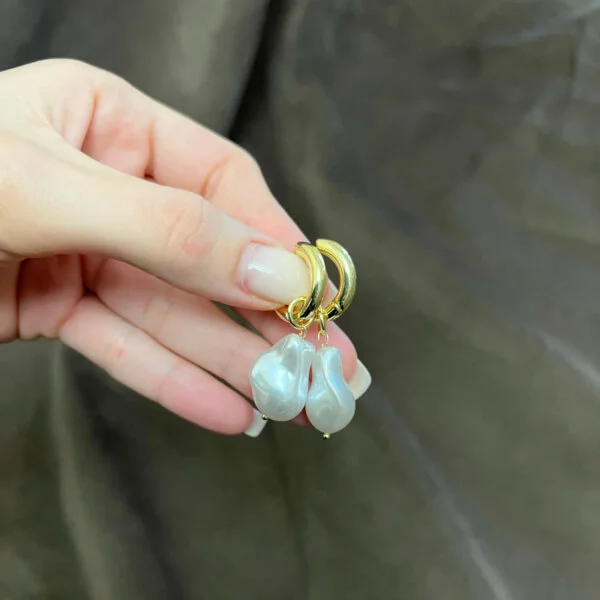 auskarai-baroko-perlas-stud-earrings-01 auskarai-baroko-perlas-stud-earrings-01