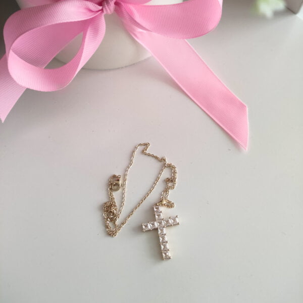 Pakabukas-grandinėlė-Kryžiukas-0 Pakabukas-grandinėlė-Kryžiukas-0