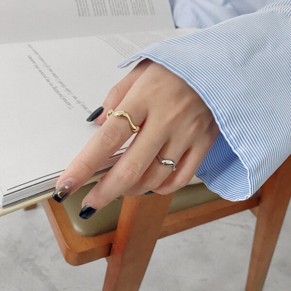 sidabrinis-ziedas-smooth-waves-silver-ring-01 sidabrinis-ziedas-smooth-waves-silver-ring-01