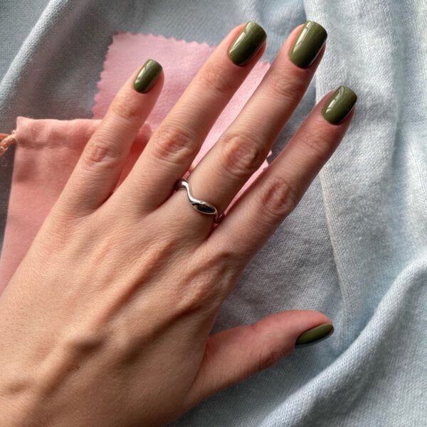 sidabrinis-ziedas-smooth-waves-silver-ring-05 sidabrinis-ziedas-smooth-waves-silver-ring-05