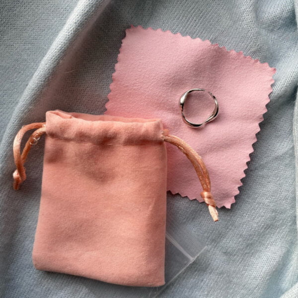 sidabrinis-ziedas-smooth-waves-silver-ring-07 sidabrinis-ziedas-smooth-waves-silver-ring-07