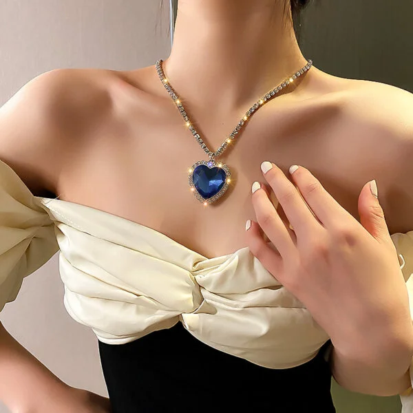 pakabukas-necklace-pendant-lara-01 pakabukas-necklace-pendant-lara-01