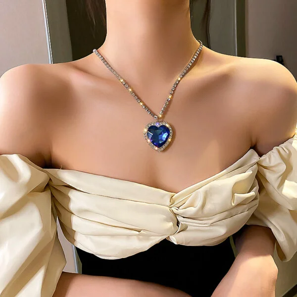 pakabukas-necklace-pendant-lara-02 pakabukas-necklace-pendant-lara-02