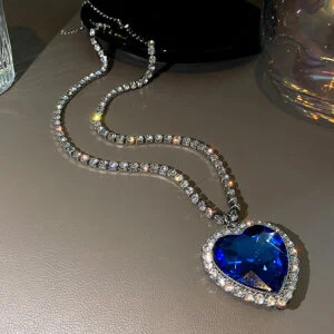 pakabukas-necklace-pendant-lara-06