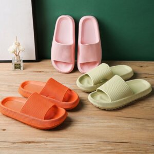 slepetes-slippers-pillow-03